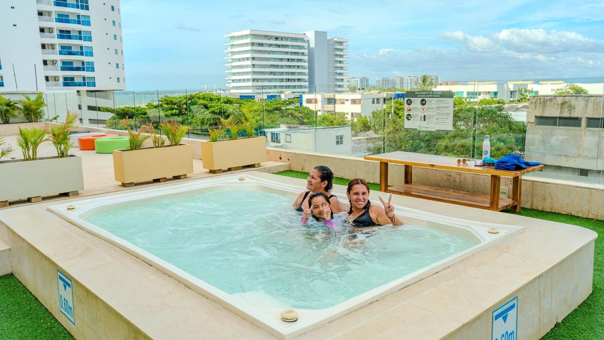 Apartamento Con Vista Al Mar Piscinas Jacuzzi Y Baño Turco En 13 09 *